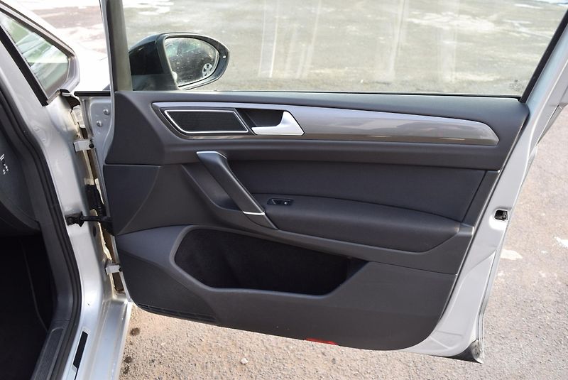 Volkswagen Golf Sportsvan (2019) 1.5TSI 96kw IQ.DRIVE NAVI ACC  - fotka 41 z 49