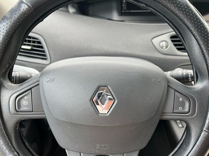Renault Scénic (2012) 1.6i 16V 81kW Klima! Tažné! - fotka 25 z 28