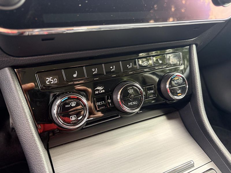 Škoda Superb 2.0TDI 147KW DSG MATRIX 4x4 - fotka 23 z 44