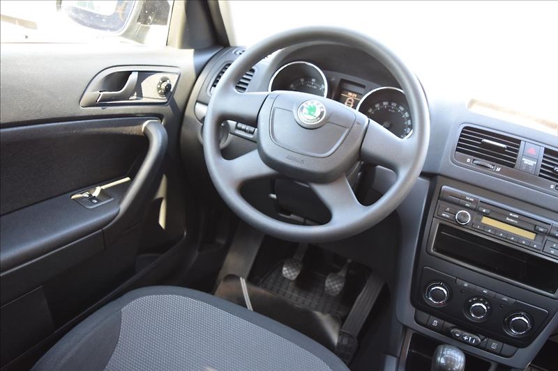 Škoda Yeti 1,2 TSI 77KW NÍZKÉ KM TAŽNÉ - fotka 31 z 47