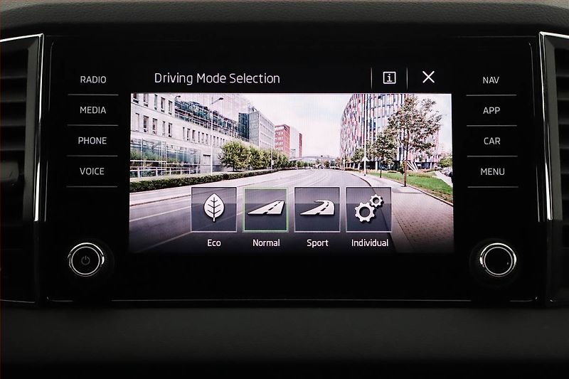 Škoda Karoq (2020) Sportline 1.5 TSI, ČR, AUTOMAT - fotka 17 z 23