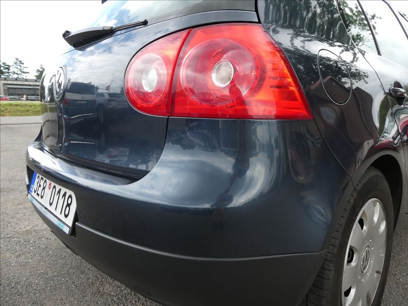 Volkswagen Golf 1,4 i16V serviska,ČR,2.majitel - fotka 10 z 49