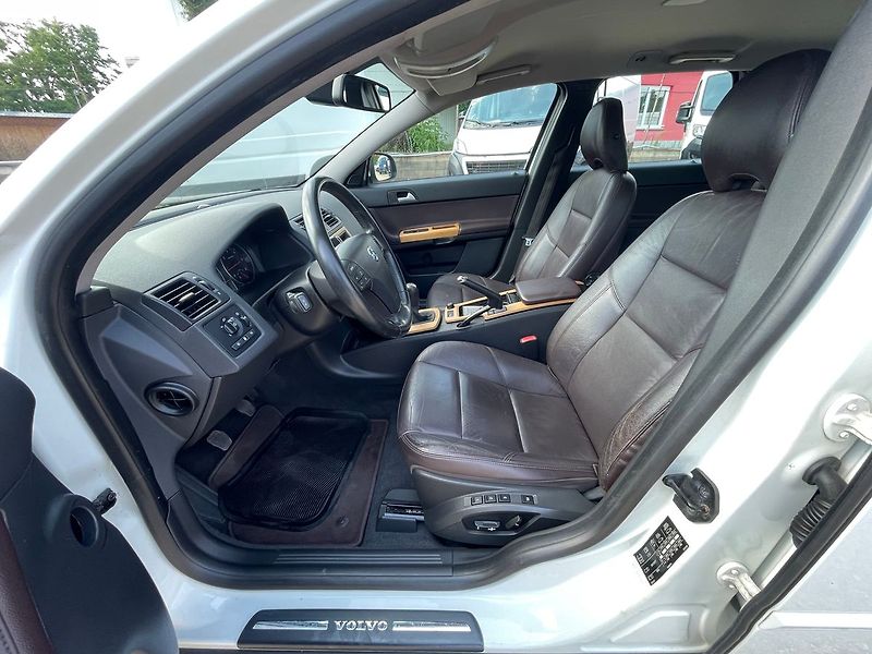 Volvo V50 1.6D 80kW*KŮŽE*VÝHŘEV*HANDSFRE - fotka 11 z 30