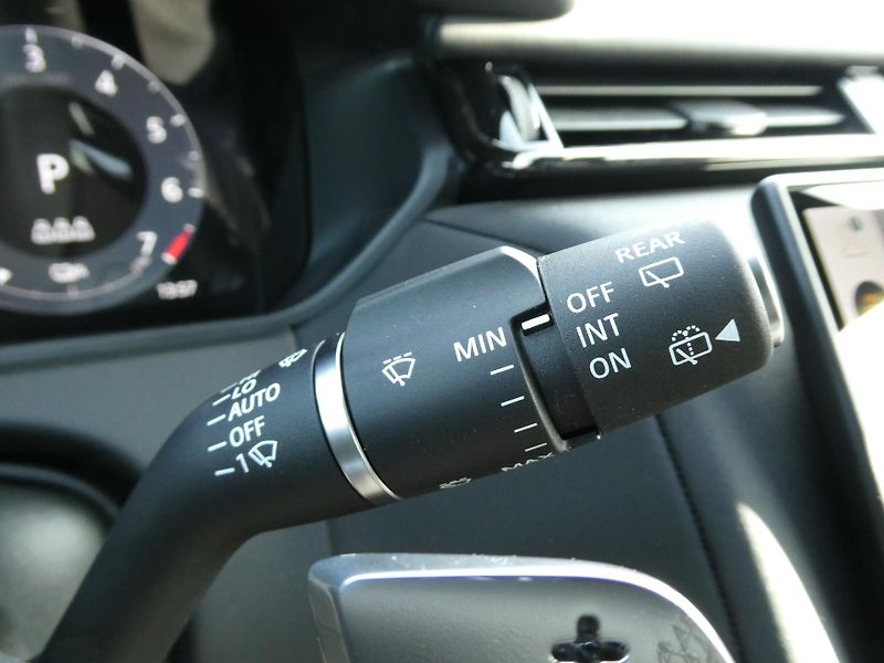 Land Rover Range Rover Velar Dynamic SE P400e - fotka 22 z 37