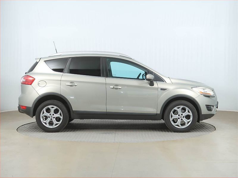 Ford Kuga (2009) 2.0 TDCi, po STK, Tažné - fotka 6 z 17