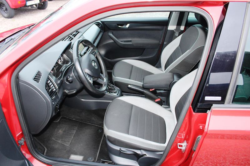Škoda Fabia (2016) 1,2TSI PANORAMA DSG TEMPOMAT - fotka 9 z 16