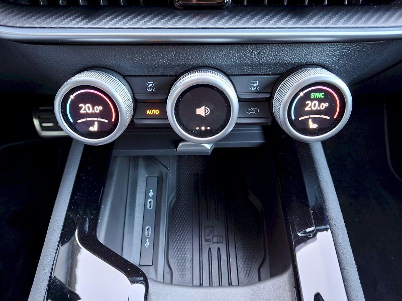 Škoda Superb (2025) iV SportLine DSG 1,5TSi 150kW - fotka 30 z 35