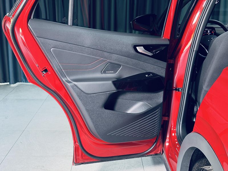 Volkswagen ID.4 (2025) GTX*4M*TAŽNÉ*360*ZÁRUKA*PANO* - fotka 32 z 40