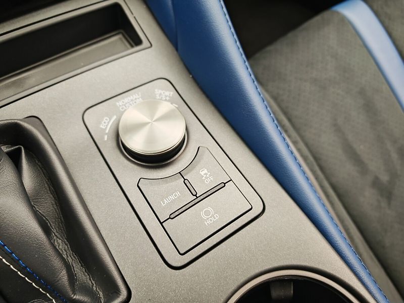Lexus RC F Ultimate Edition 3/30 V8 5.0l - fotka 47 z 50