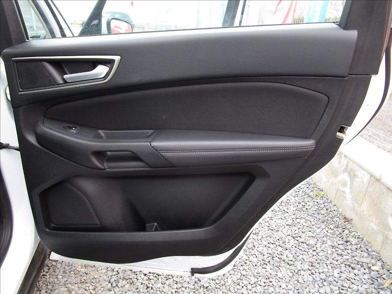 Ford Galaxy 1.5 EcoBoost, aut. Klima, 7 mí - fotka 26 z 46
