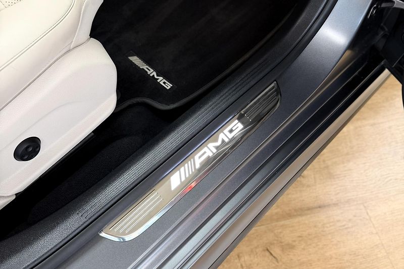 Mercedes-Benz Třídy E (2021) E 63s AMG 4Matic+ V8 Biturbo - fotka 47 z 124