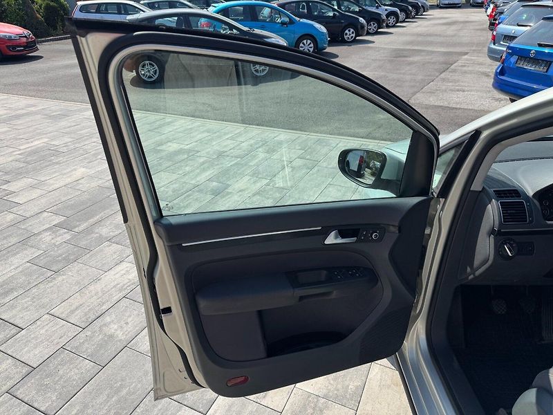 Volkswagen Touran (2014) SKY 1.6 TDI 77kW - fotka 10 z 46