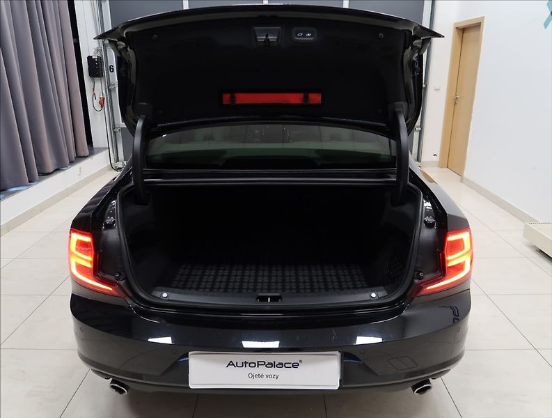 Volvo S90 2,0 D5 AWD INSCRIPTION - fotka 45 z 54