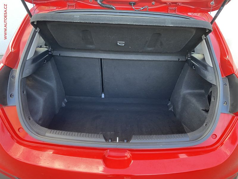 Kia Ceed (2013) 1.6GDi, ČR, AC, STK5/28 - fotka 7 z 16