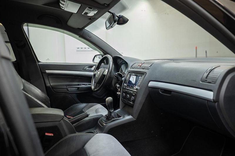 Škoda Octavia 2.0 TDI RS 125 kW - fotka 16 z 32
