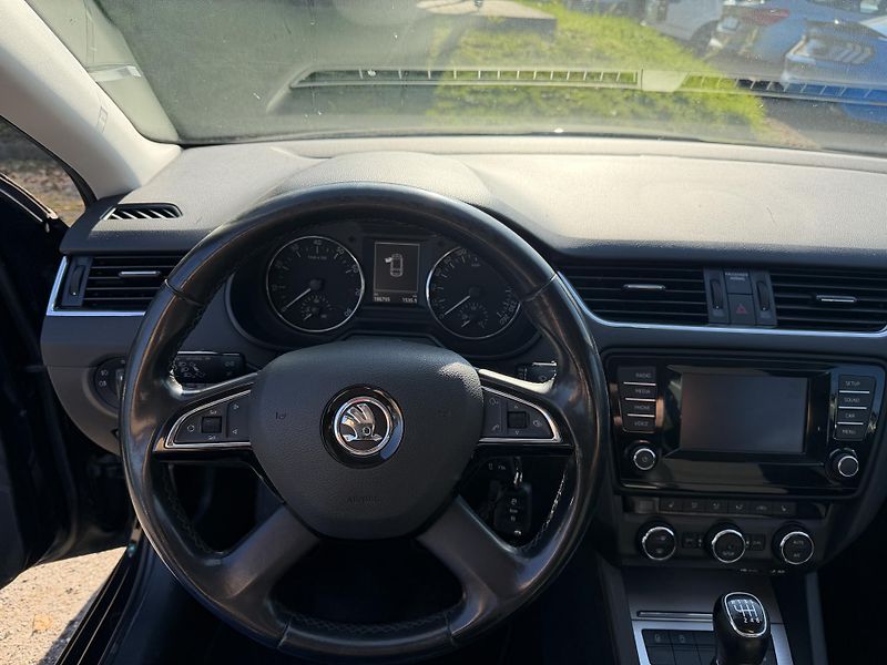 Škoda Octavia (2013) 1.2 TSI 77kw ELEGANCE REZERVAC - fotka 18 z 23