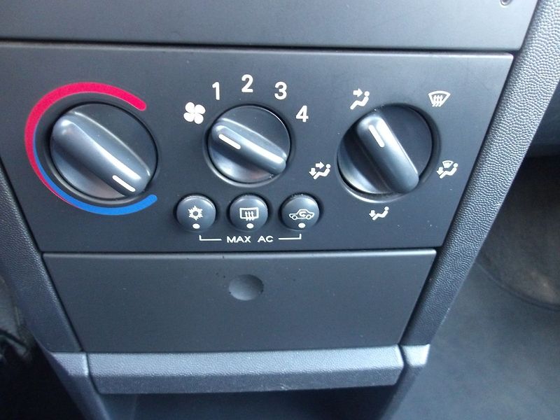 Opel Meriva 1,6i AUTOMAT ! - fotka 25 z 35