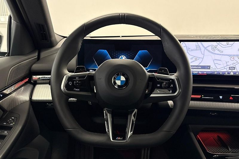 BMW Řada 5 540d xDrive Touring - fotka 10 z 22