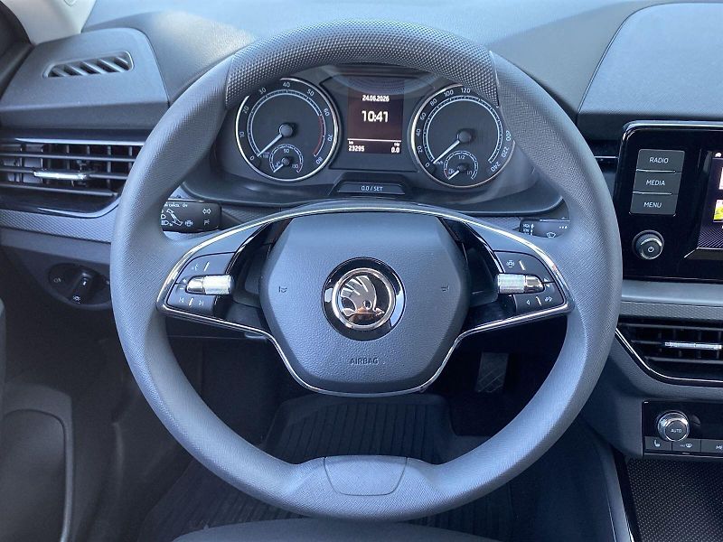 Škoda Kamiq (2023) 1.0 TSI Ambition - fotka 6 z 33