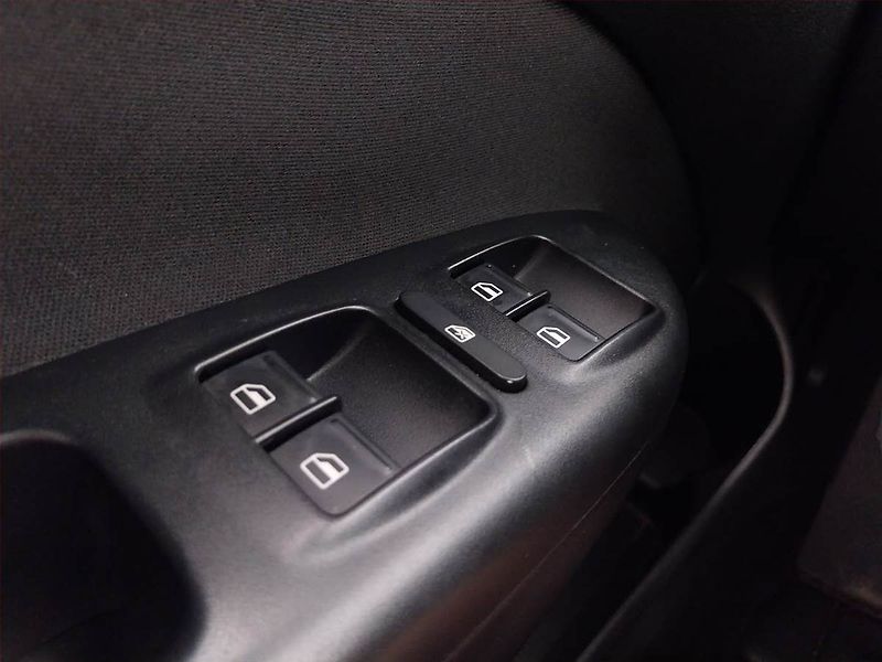 Škoda Octavia (2008) Ambiente Plus 1.9 TDI - fotka 15 z 17