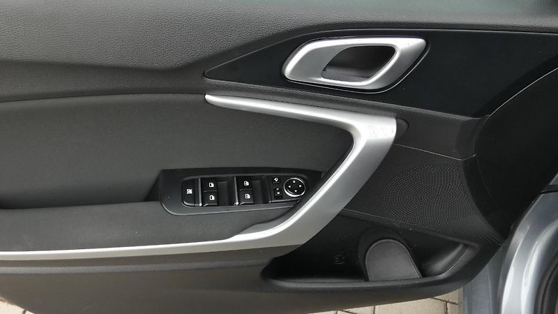 Kia Ceed 1.5 T-GDI 118kW SPIN - fotka 8 z 21