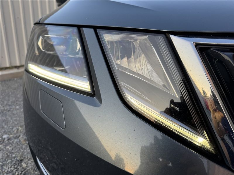 Škoda Octavia 2,0 TSI 140kW DSG L&K 4x4 DPH - fotka 8 z 50