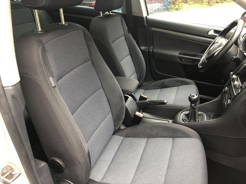 Volkswagen Golf Variant (2011) 2,0TDi STYLE nez. rezervace - fotka 38 z 68