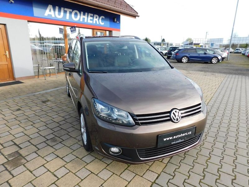 Volkswagen Touran (2012) 2.0 TDi Webasto - fotka 2 z 29