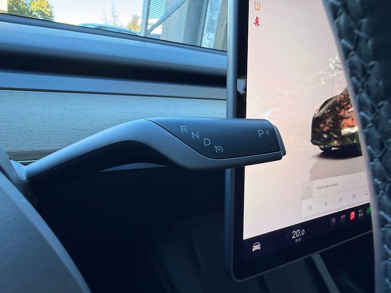 Tesla Model Y Standart Range LFP - fotka 33 z 40