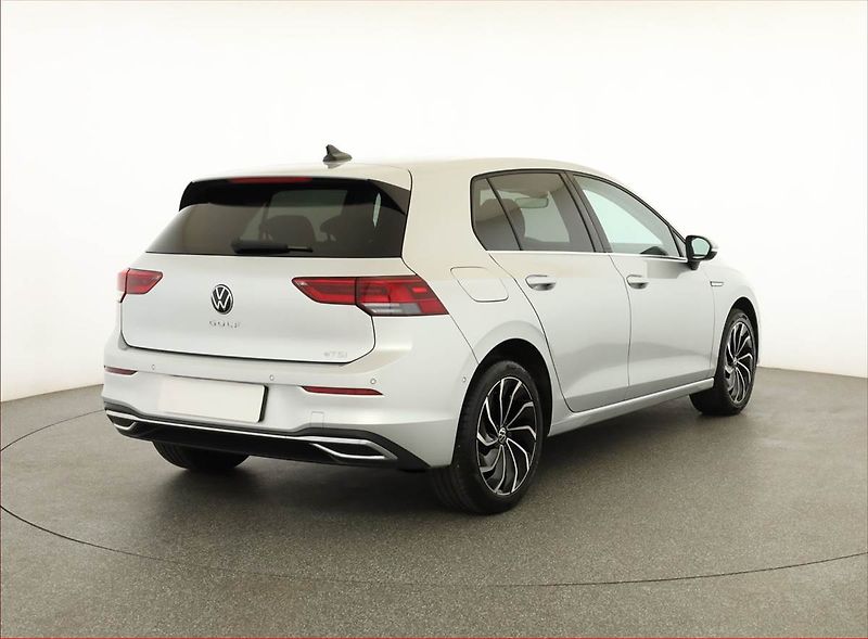 Volkswagen Golf (2024) 1.5 eTSI - fotka 5 z 20