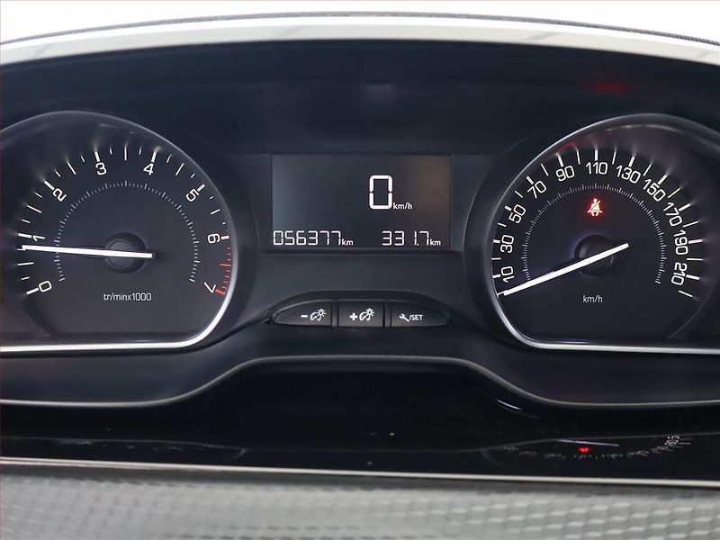 Peugeot 2008 (2018) 1.2 PureTech, ČR,1.maj - fotka 8 z 9