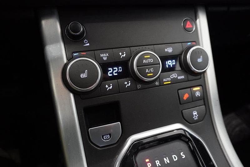 Land Rover Range Rover Evoque 2.0SE DYNAMIC 4WD AUTOMAT - fotka 23 z 30