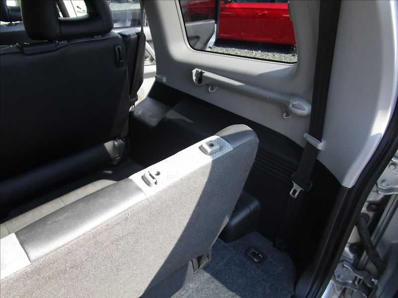 Mitsubishi Pajero 3.2 Di-D, 4x4, aut. klima, 7 m - fotka 47 z 54