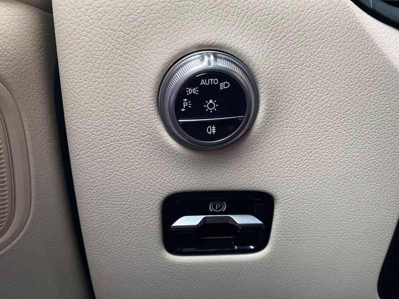 Mercedes-Benz GLC (2024) 300 e 4MATIC - fotka 16 z 28