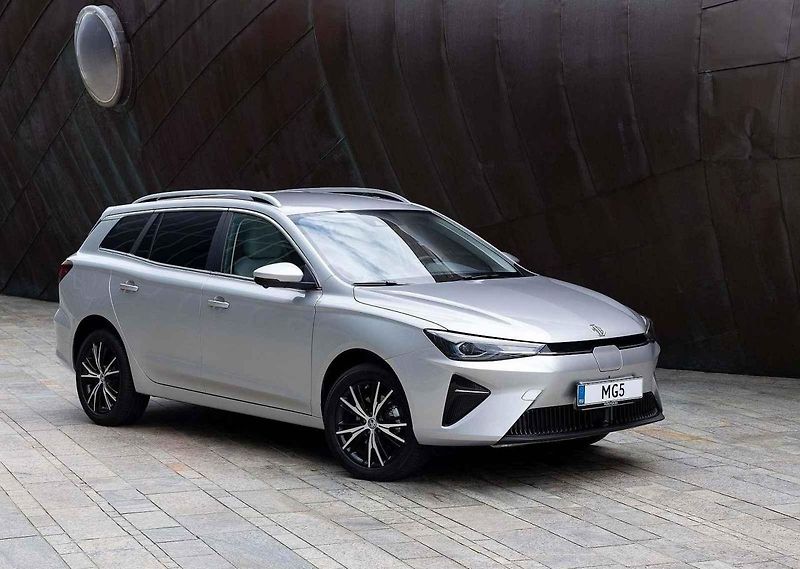 Modely Toyoty jsou nyní k mání s velkými slevami. Například kupující Corolly Sedan můžou ušetřit 130 000 Kč