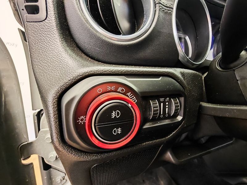 Jeep Wrangler SAHARA 2.0T 4x4 TRAIL RATED - fotka 25 z 40