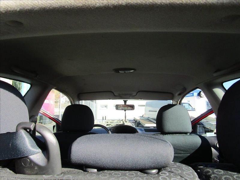 Toyota Yaris 1.0VVT-i Terra KLIMA - fotka 31 z 35