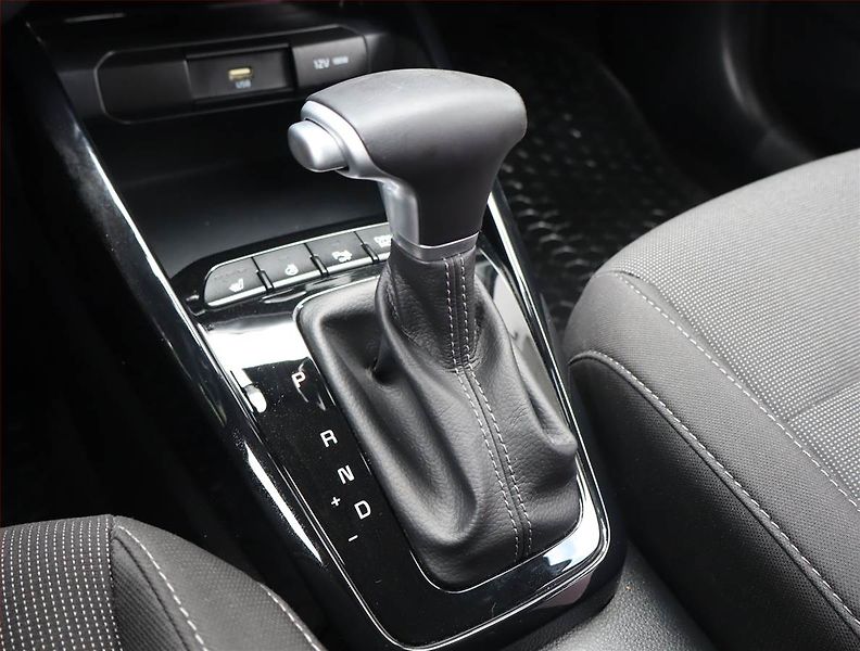 Kia Rio (2023) 1.0 T-GDI, Automat, Serv.kniha - fotka 13 z 18