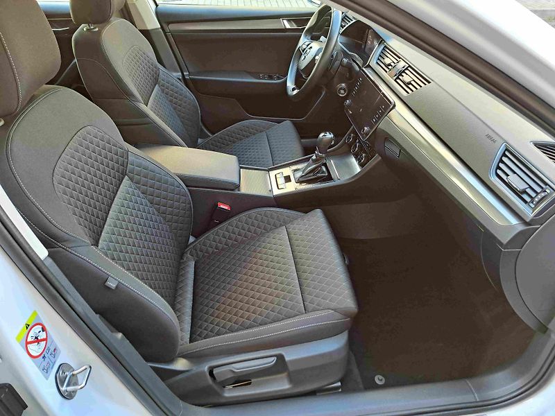 Škoda Superb (2022) TDI-110 DSG LED - fotka 8 z 24