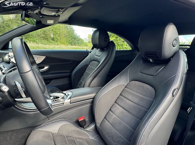 Mercedes-Benz Třídy C CABRIO 300d AMG - fotka 24 z 49