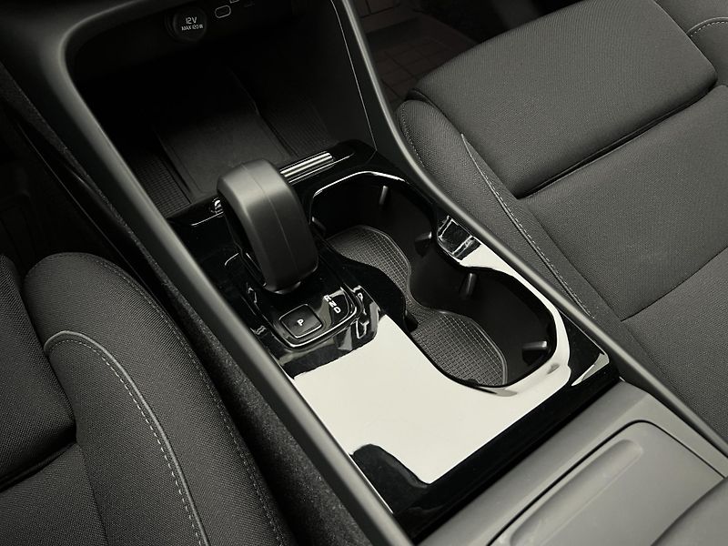 Volvo XC40 RECHARGE CORE AUT - fotka 25 z 46