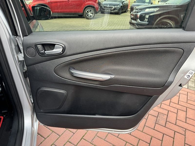 Ford Galaxy (2013) 2.0TDCi Titanium Navi Tažné Z. - fotka 19 z 46