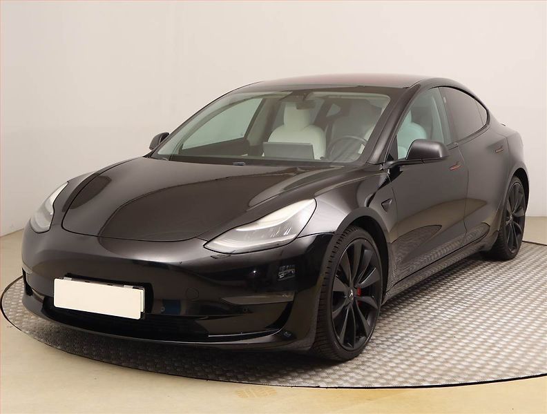Tesla Model 3 (2019) Performance 78kWh, SoH 80% - fotka 2 z 18