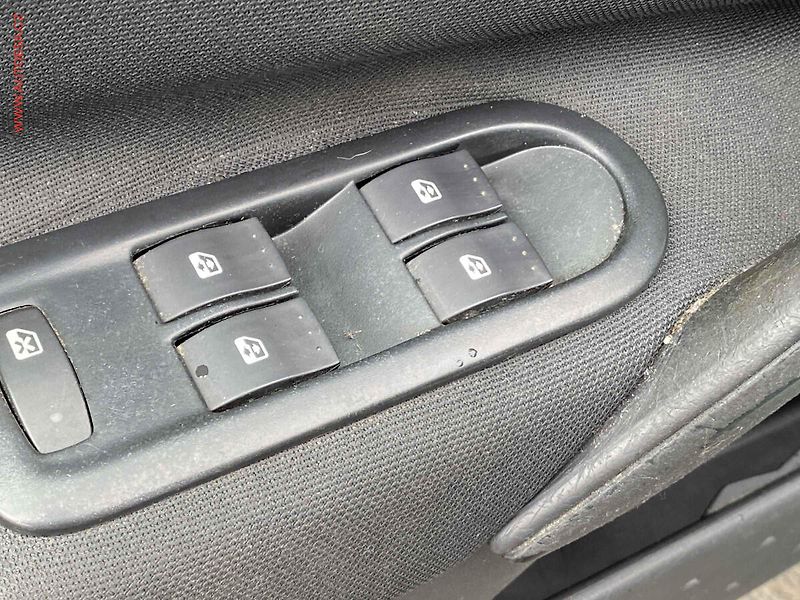 Renault Mégane (2009) 1.6i, ČR, AC, tempo - fotka 11 z 17
