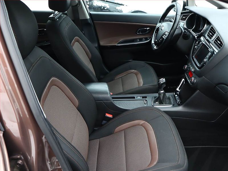 Kia Ceed (2012) 1.6 CRDi, Serv.kniha, Tempomat - fotka 9 z 17
