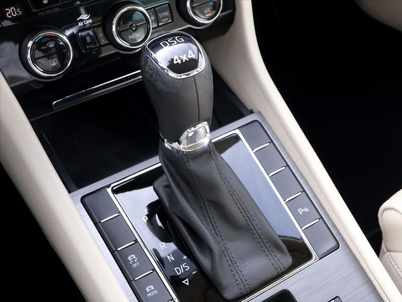 Škoda Superb 2,0 TDI 147kW DSG Style 4x4 CZ - fotka 33 z 45