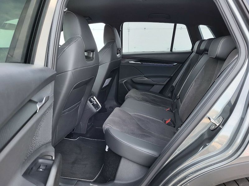 Škoda Elroq Sportline 85KwH 210kW - fotka 10 z 31