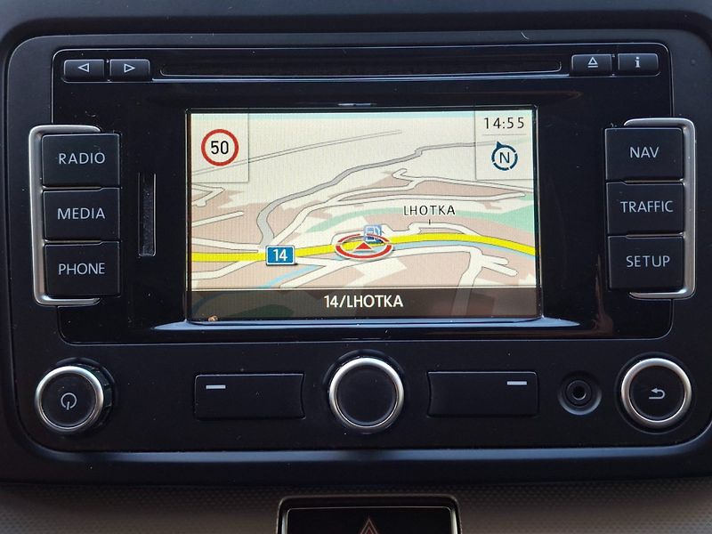 Volkswagen Sharan (2012) 2.0TDI 103kW 6MAN -7.MÍST - fotka 14 z 48