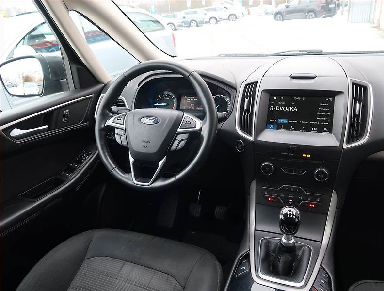 Ford Galaxy (2018) 2.0 TDCi, 7 míst, Navi - fotka 7 z 16