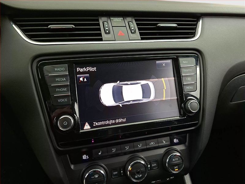 Škoda Octavia (2014) RS 2.0 TDI, Automat, Navi - fotka 15 z 16